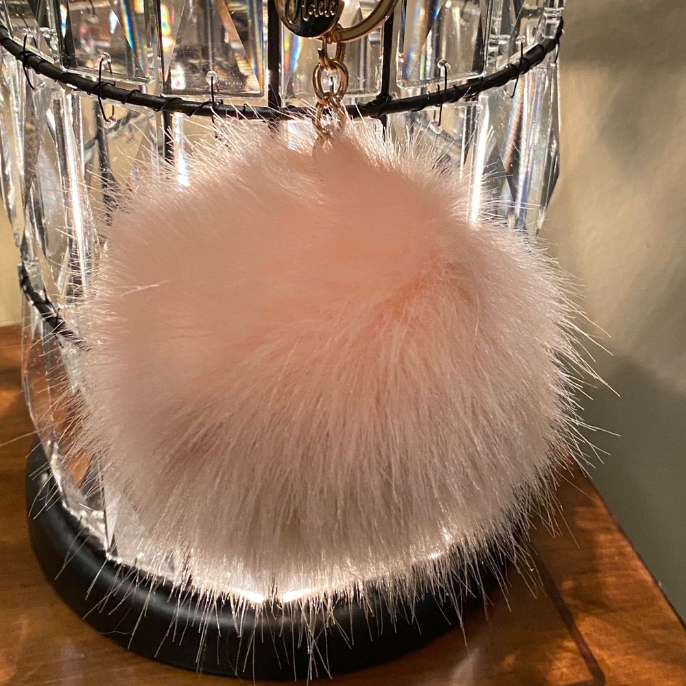 Faux fur ball Gorgeous light Pink 💞💞💕